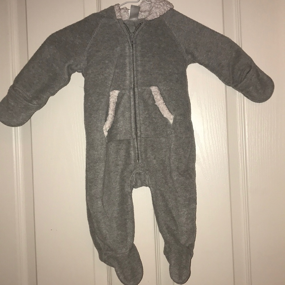Old navy super warm zip up suit!